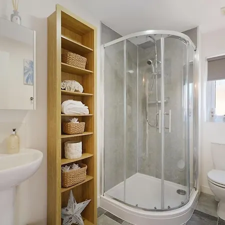 Modern Coastal Minutes From Tatil Evi